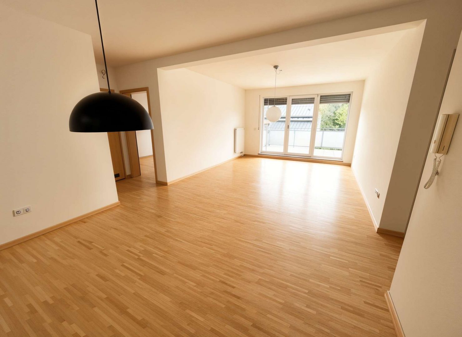 Wohn-/Essbereich mit Zugang Balkon