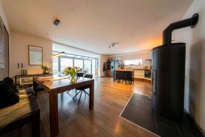 Blick in Wohn-/Essbereich UG