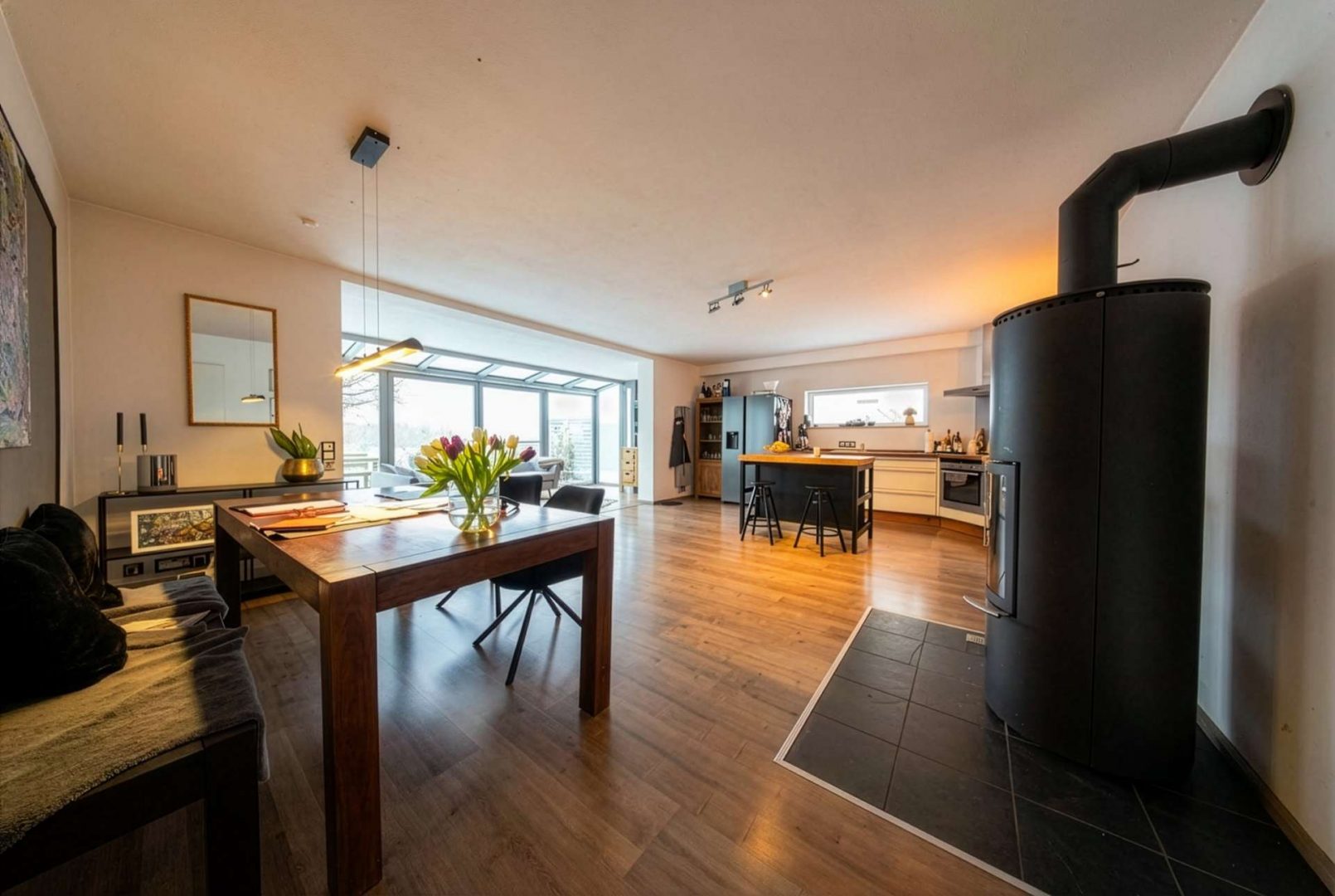 Blick in Wohn-/Essbereich UG