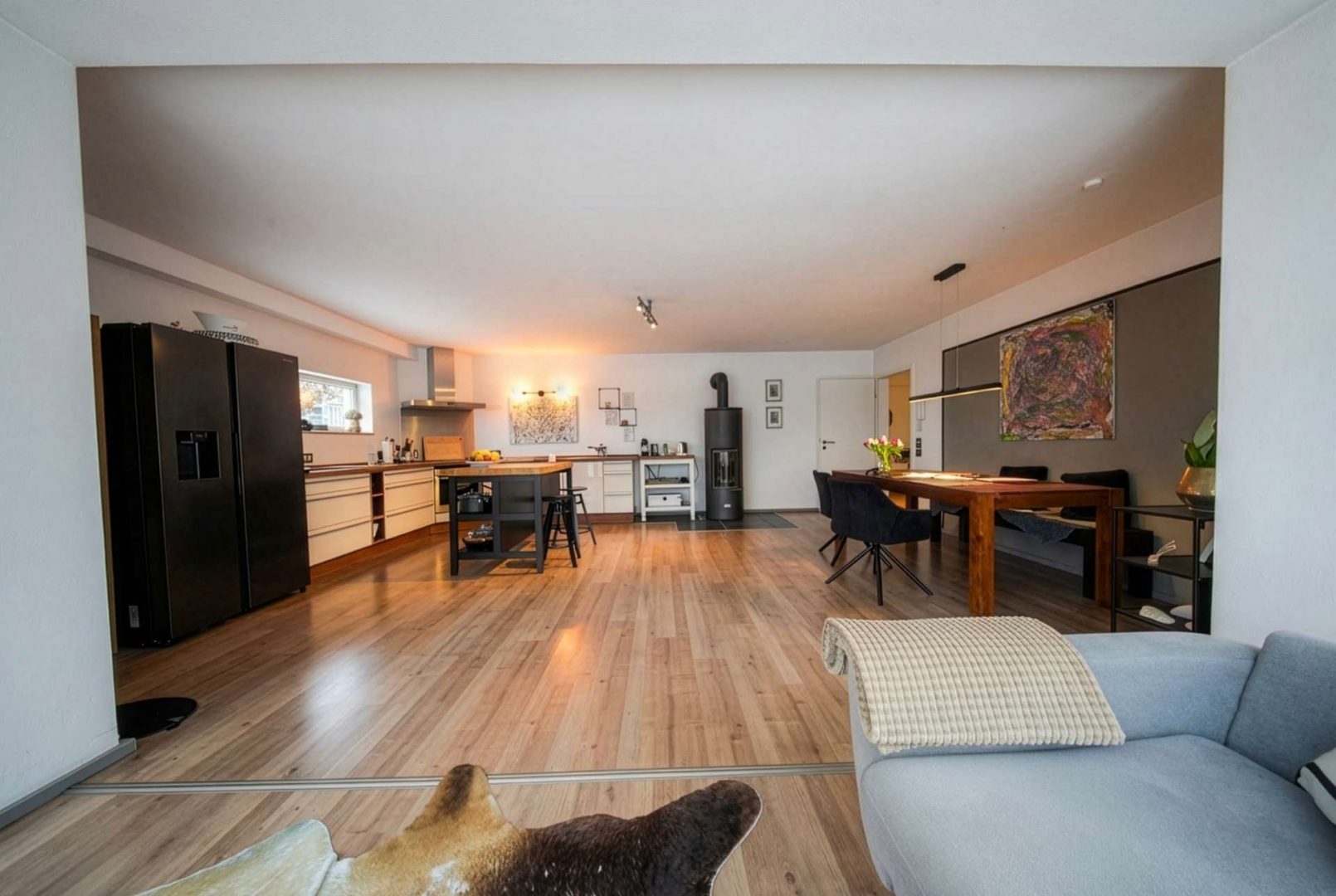 Blick auf die Küche und Essbereich