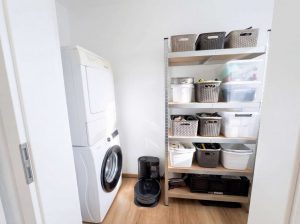 Abstellraum mit Waschmaschinenanschluss