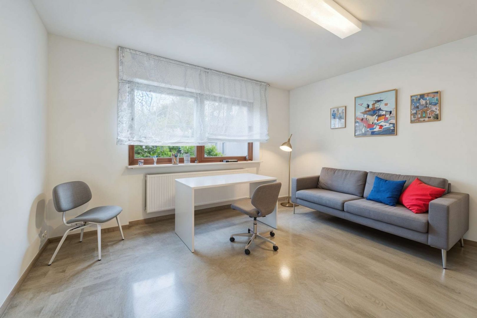 Büro UG - (KI generiert)