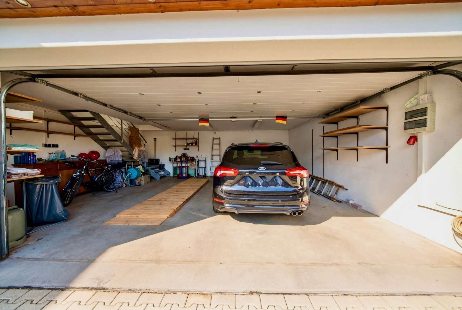 Garage mit 2 Stellplätzen