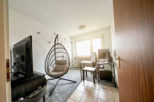 Firefly_erstelle ein freundliches, helles Bild für ein Expose für Immobilienmakler (1)