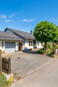 Zufahrt Garagen