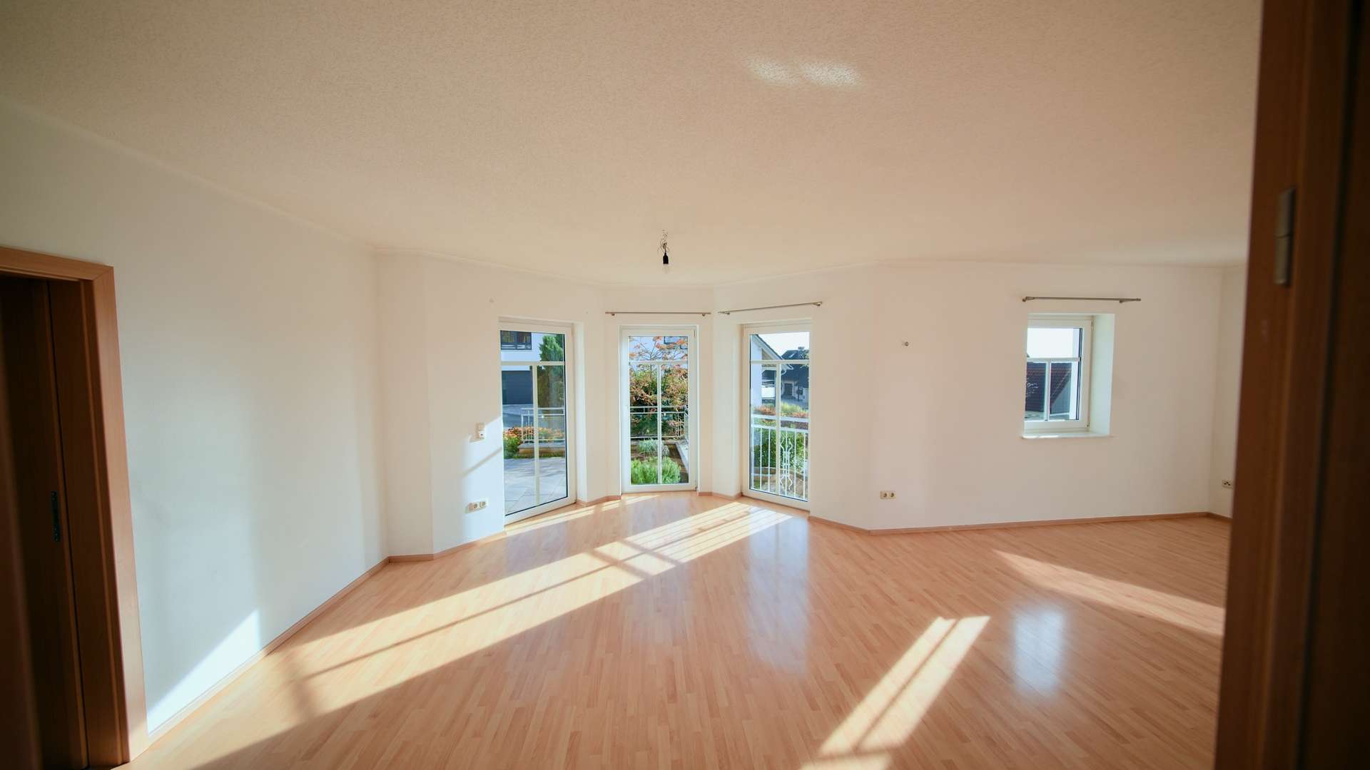 Wohnbereich EG mit Zugang zur Terrasse