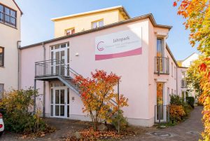 Blick auf das Gebäude