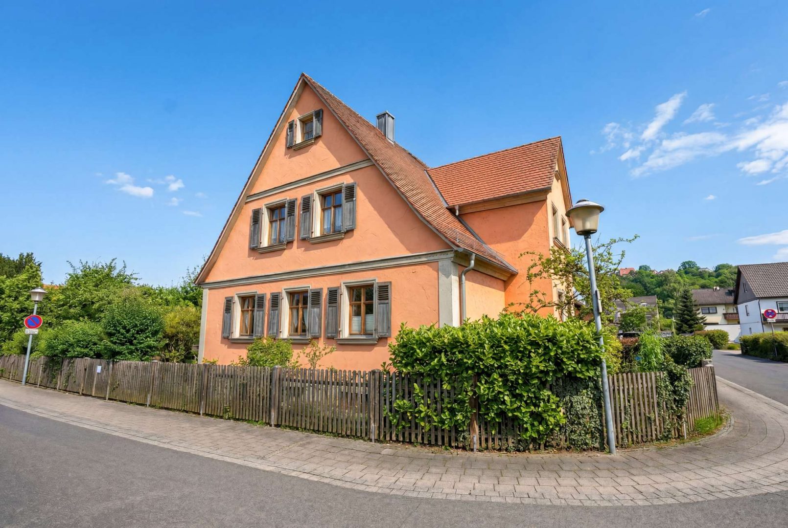 Blick von der Strasse