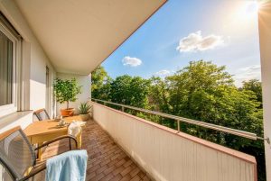 Südbalkon mit Aussicht