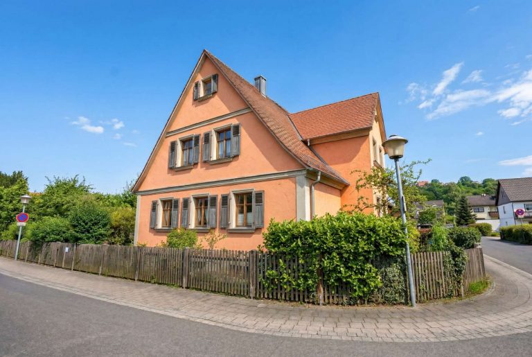 Blick von der Strasse