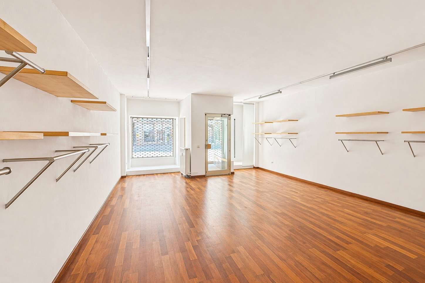 Ladenfläche Blick zur Strasse