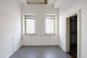 Lagerraum hinter der Ladeneinheit