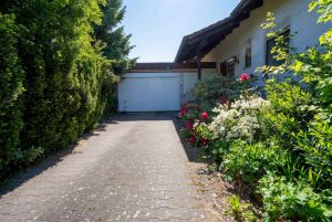 Zufahrt zur Doppegarage