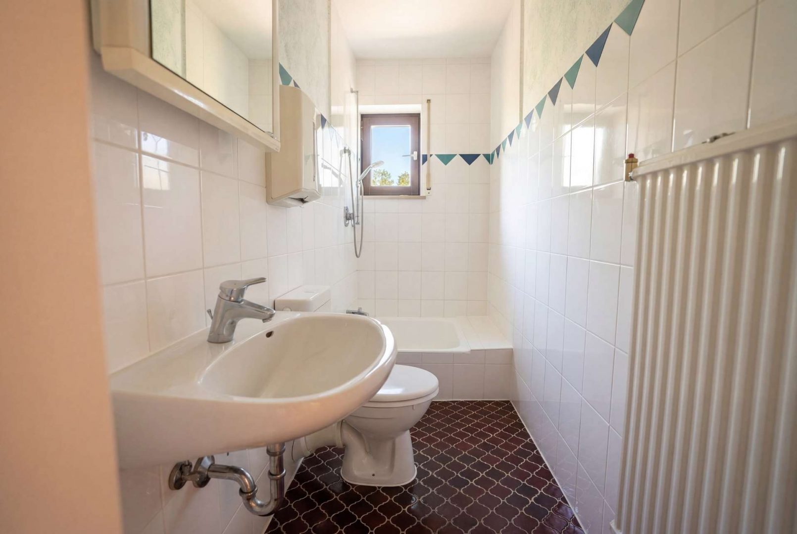 Badezimmer mit Dusche EG