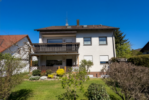 Außenansicht - 1.OG mit Balkon