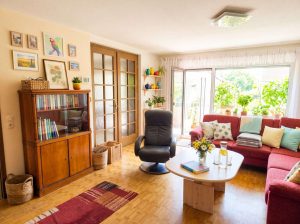 Wohnzimmer mit Zugang Garten