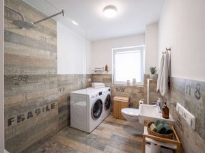 Badezimmer mit Dusche