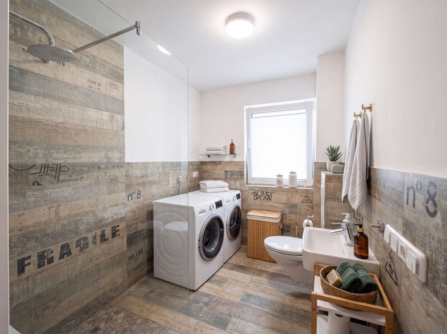 Badezimmer mit Dusche
