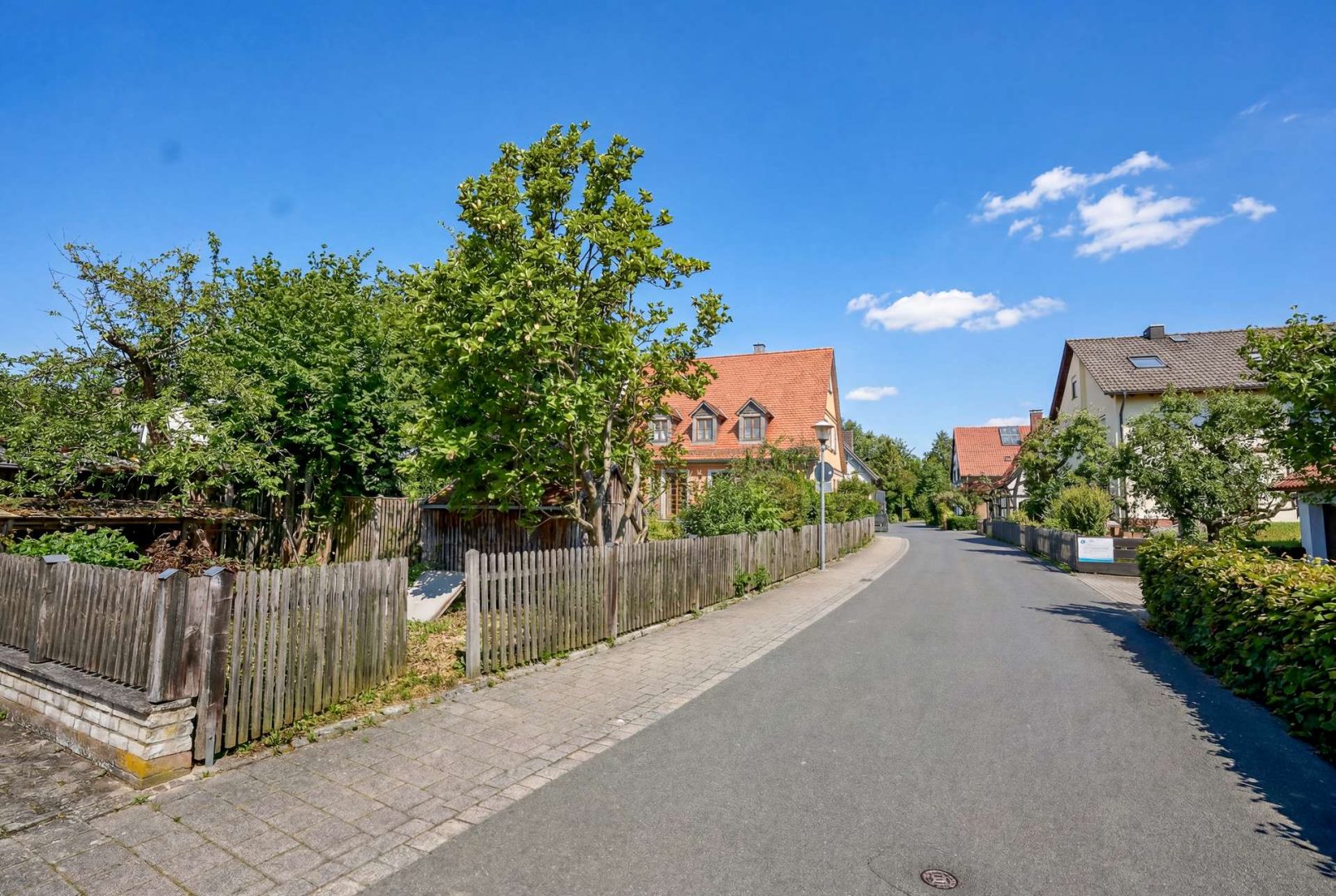 Strassenzug (KI-bearbeitet)