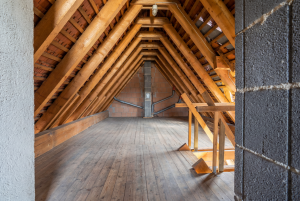 Spitzboden - Rohbau (KI-bearbeitet)