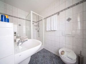 Badezimmer (KI bearbeitet)