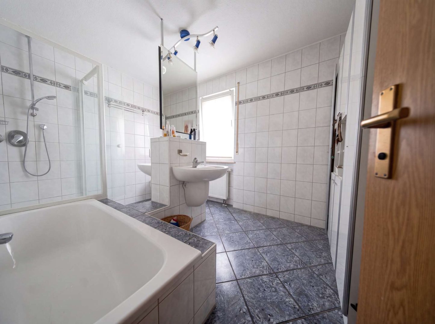 Badezimmer (KI bearbeitet)