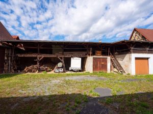 alter Scheunenbestand (KI bearbeitet)