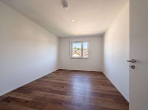 Schlaf-/Arbeitszimmer (KI bearbeitet)