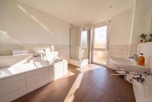 Badezimmer Obergeschoss (KI bearbeitet)