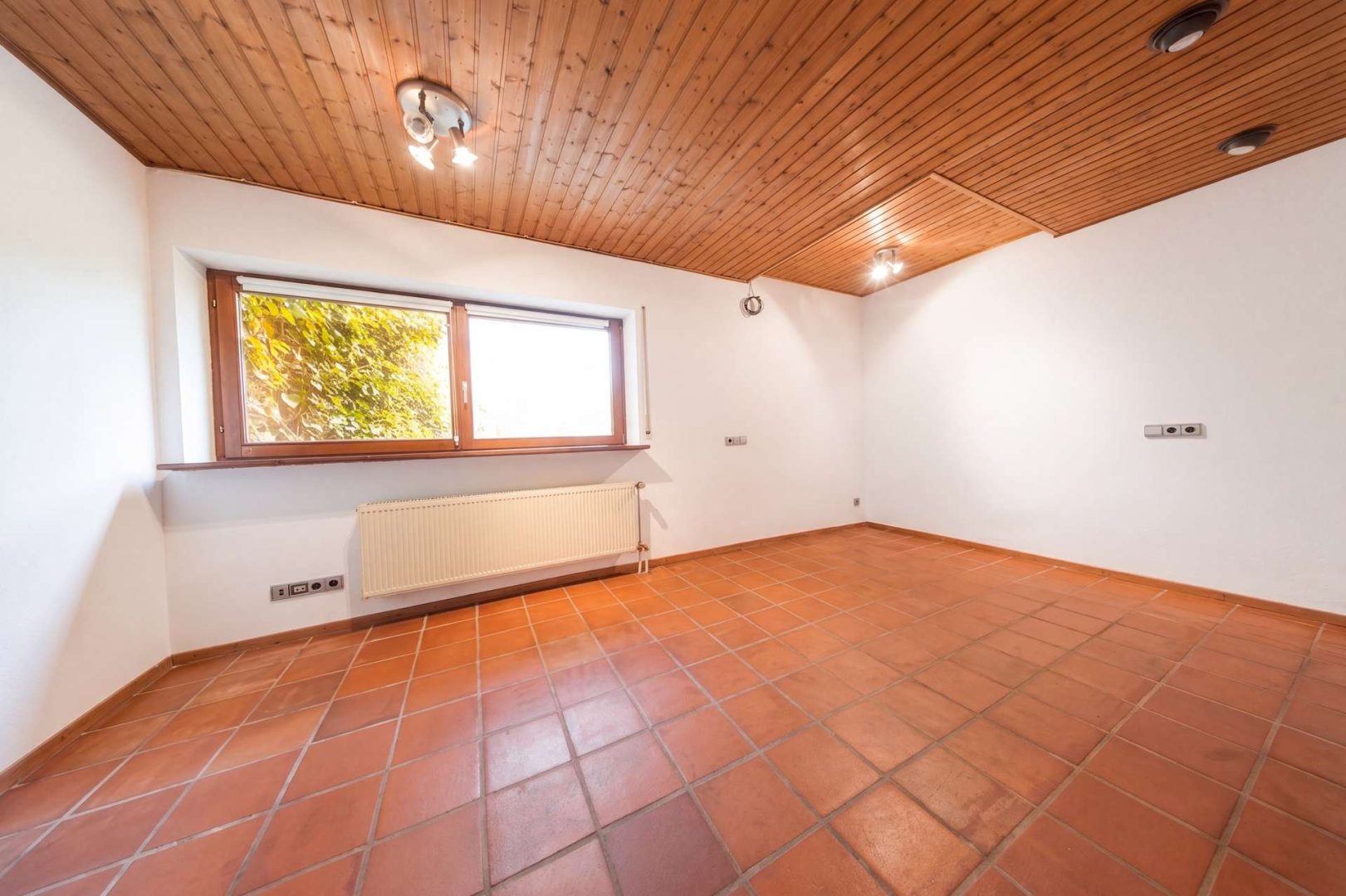 Wohnen/Essen UG (KI bearbeitet)