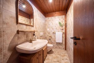 Badezimmer UG (KI bearbeitet)