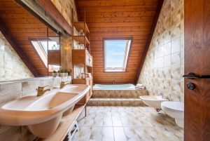 Badezimmer (KI bearbeitet)
