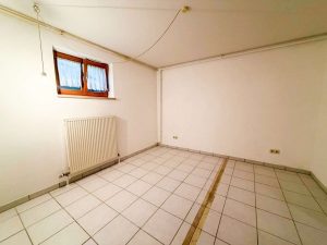 Zimmer Untergeschoss (KI-bearbeitet)